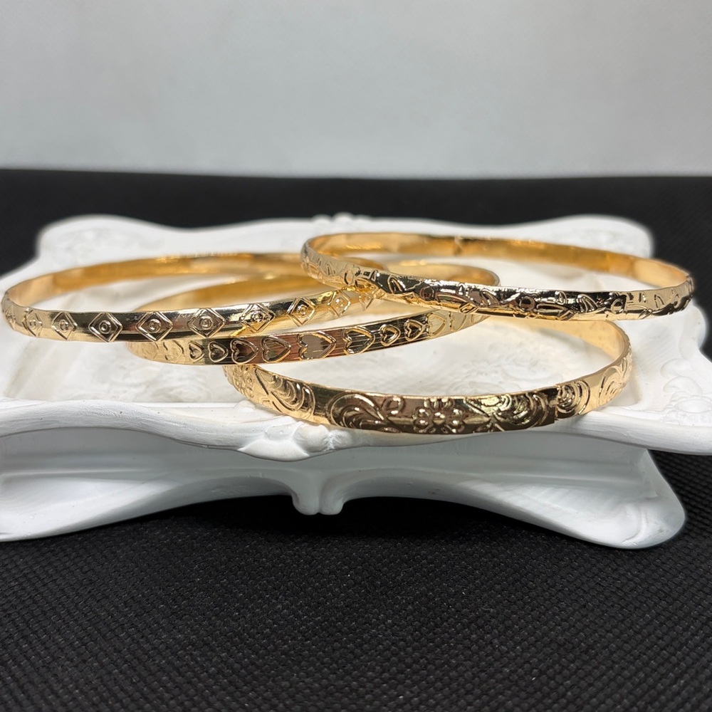 18k Gold P Set of 4 Bangles